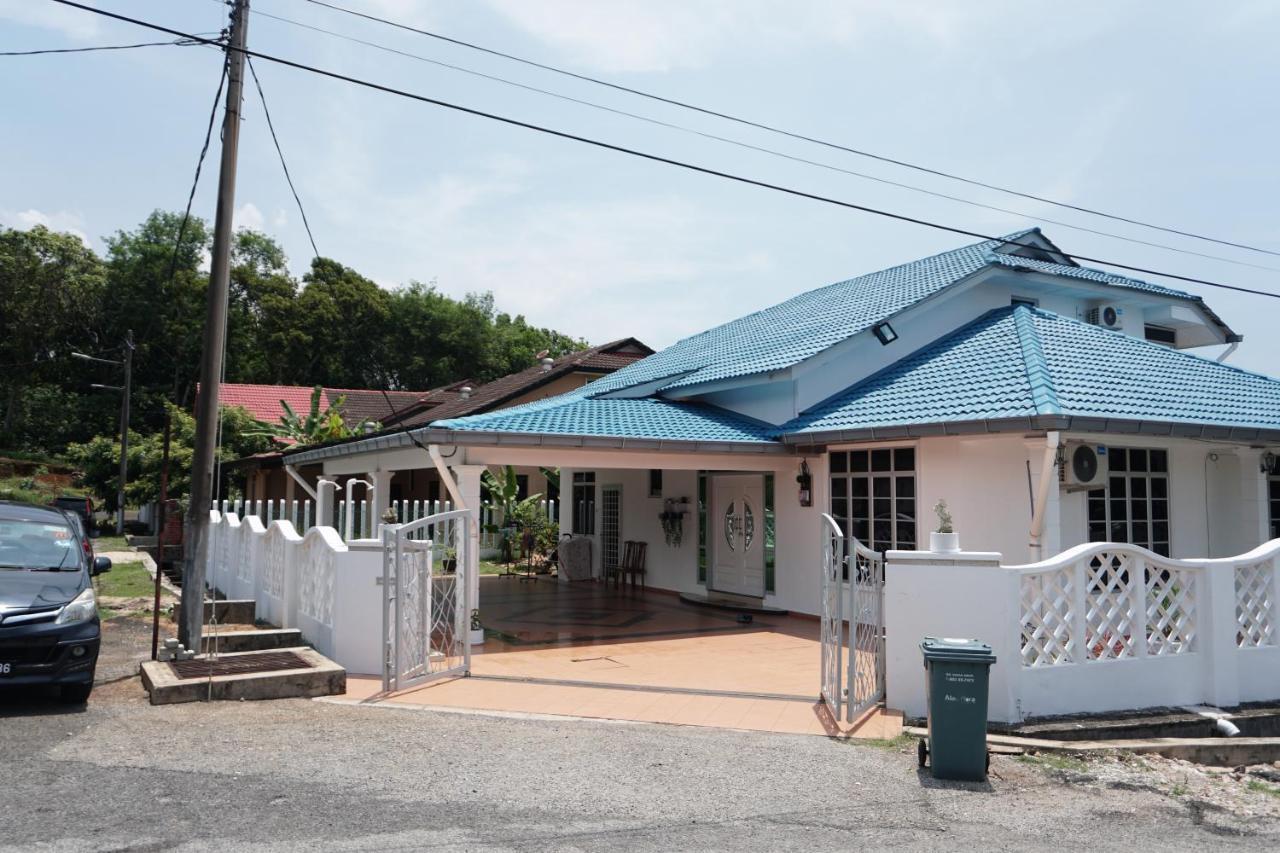 Beit Azzahra Private Pool Villa At Pantai Batu Hitam Kuantan Exterior photo
