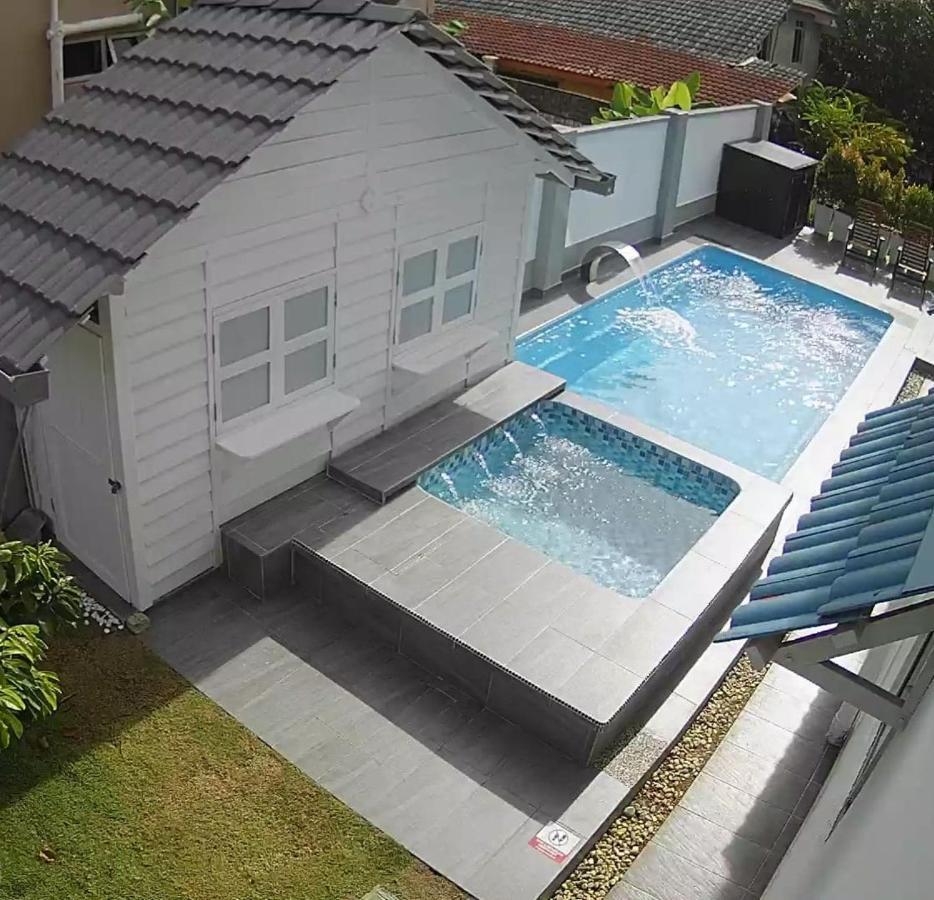 Beit Azzahra Private Pool Villa At Pantai Batu Hitam Kuantan Exterior photo